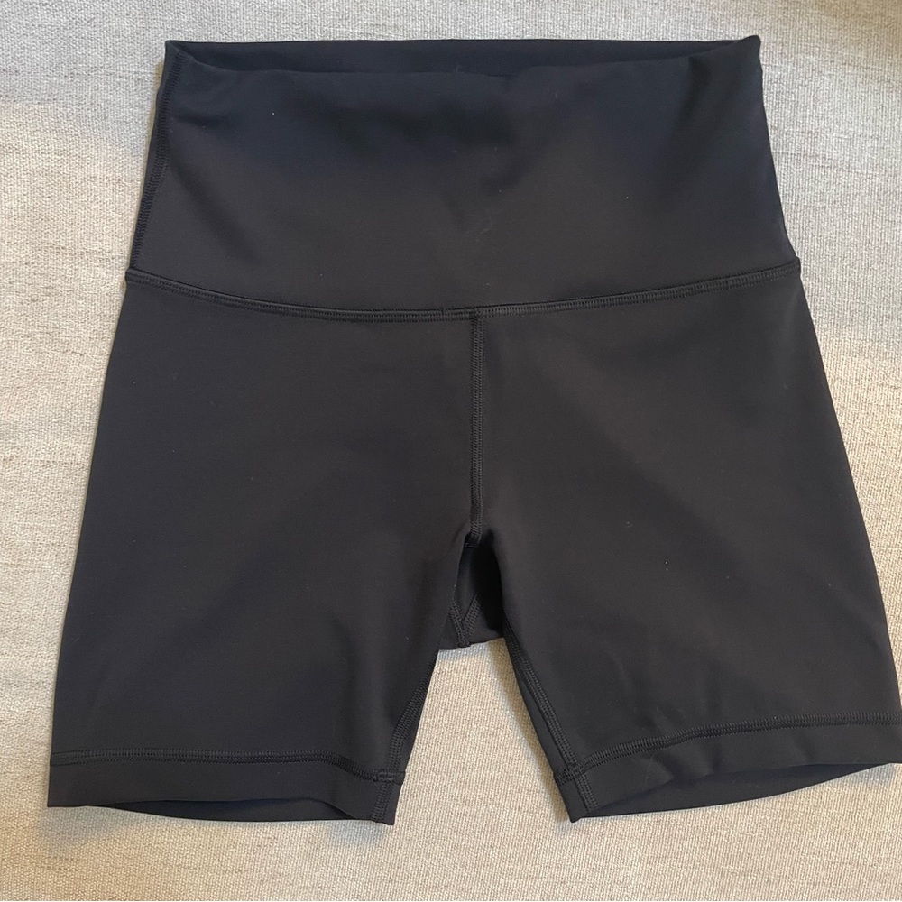Lululemon Wunder Train HR Short 6” LW7BESS in women’s size 6 - BLACK. NWT.